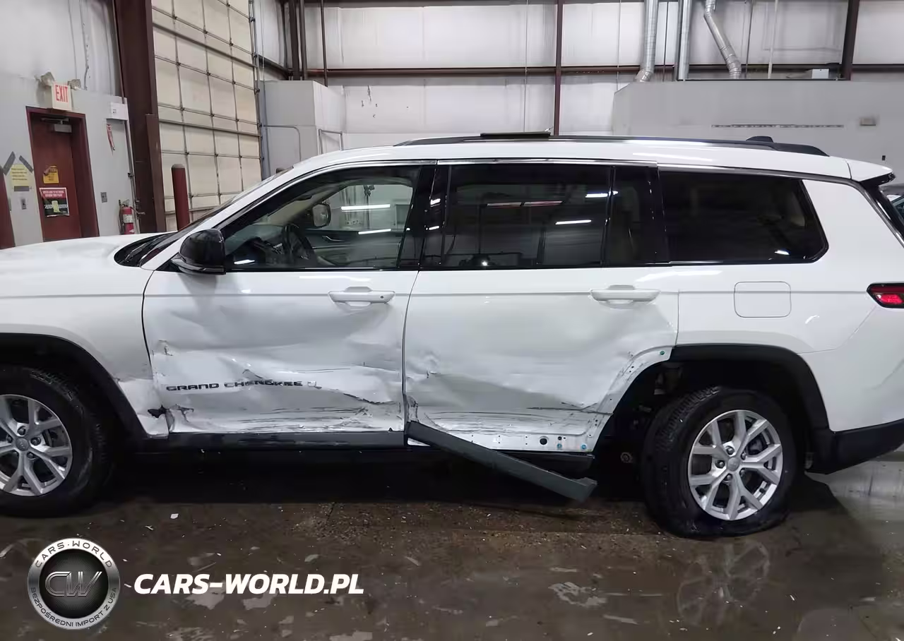 2022 Jeep Grand Cherokee L Limited 4X4 VIN:1C4RJKBG8N8633851 - 15