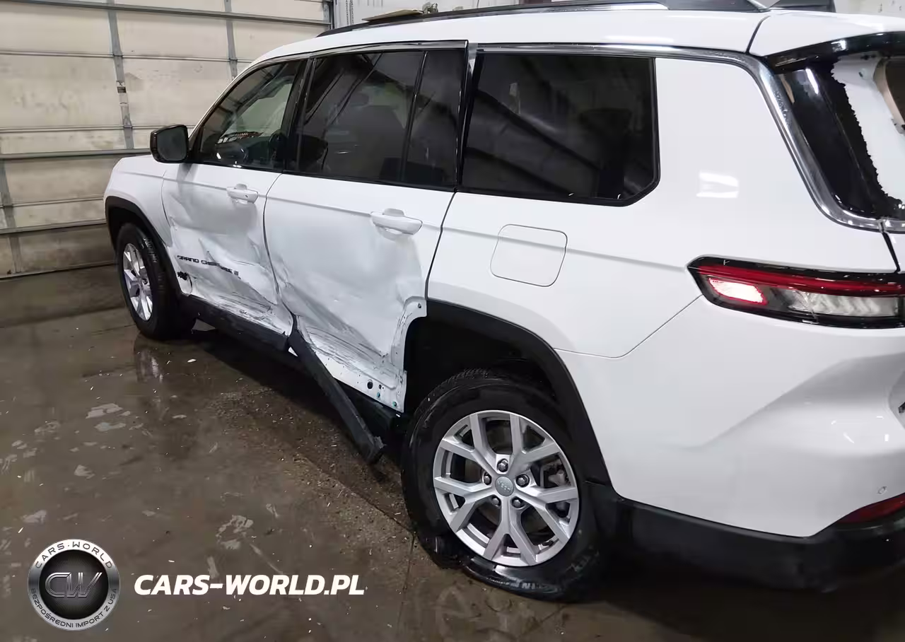2022 Jeep Grand Cherokee L Limited 4X4 VIN:1C4RJKBG8N8633851 - 18