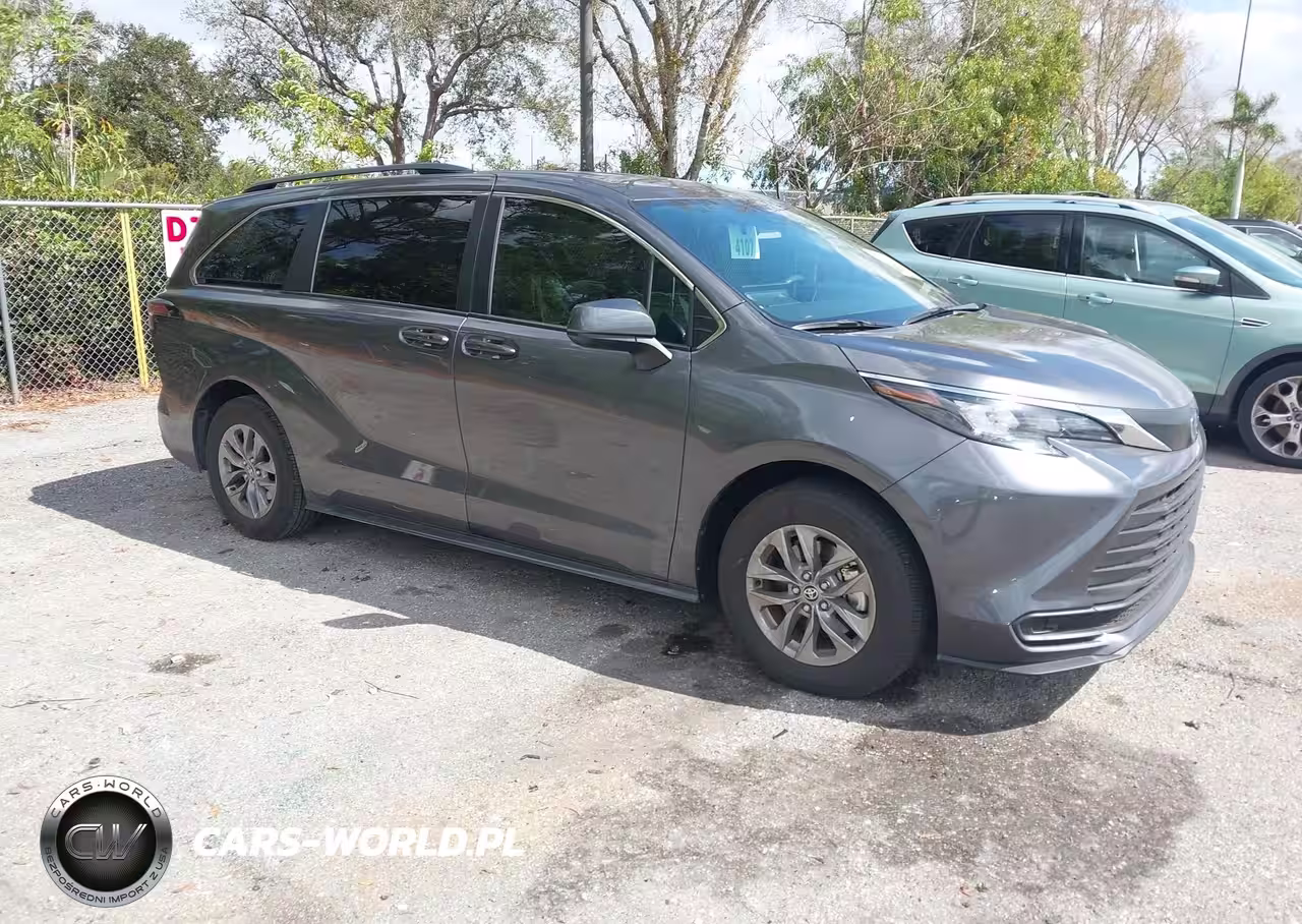 2025 Toyota Sienna Le