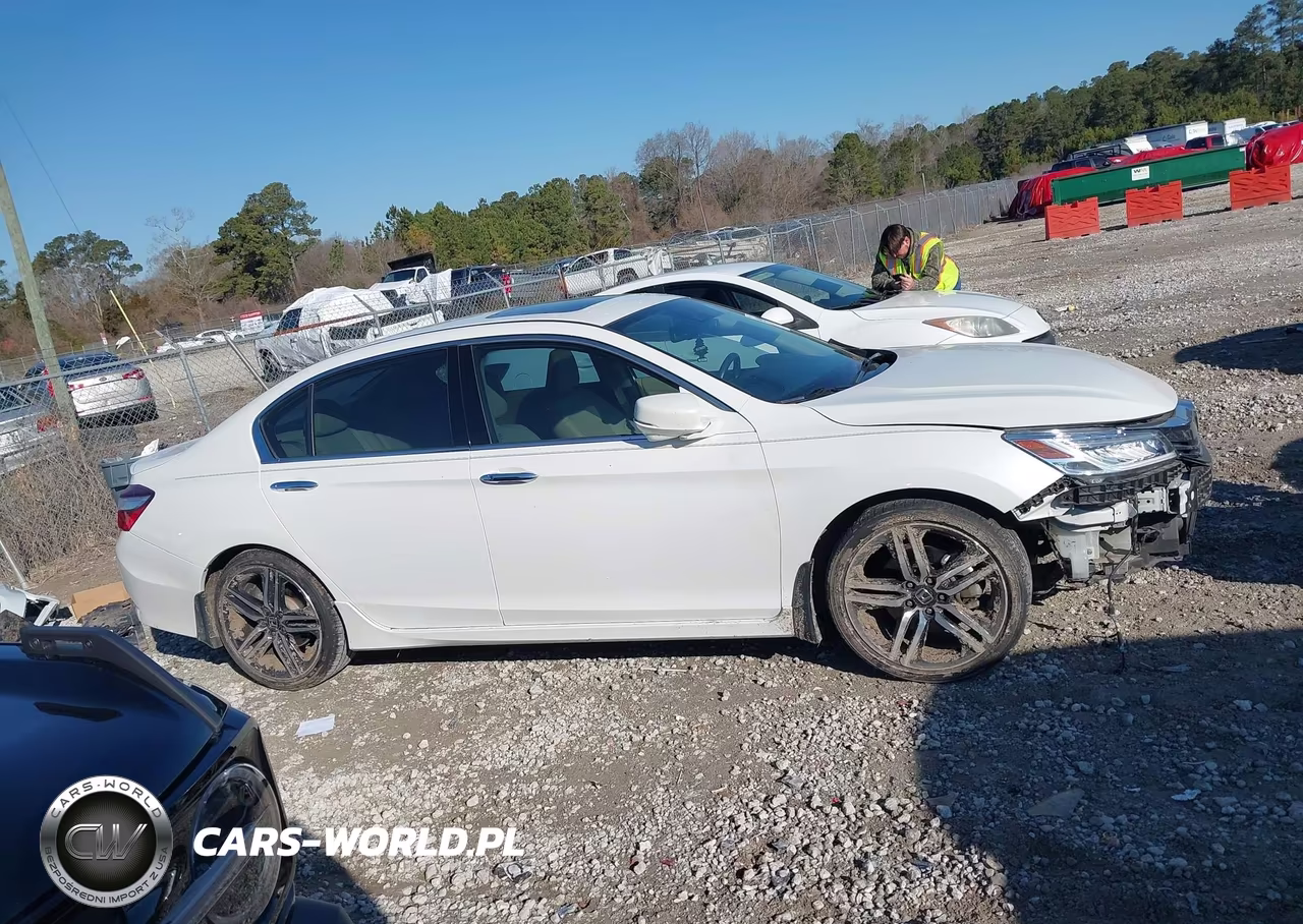 2017 Honda Accord Touring V6 VIN:1HGCR3F9XHA011816 - 14