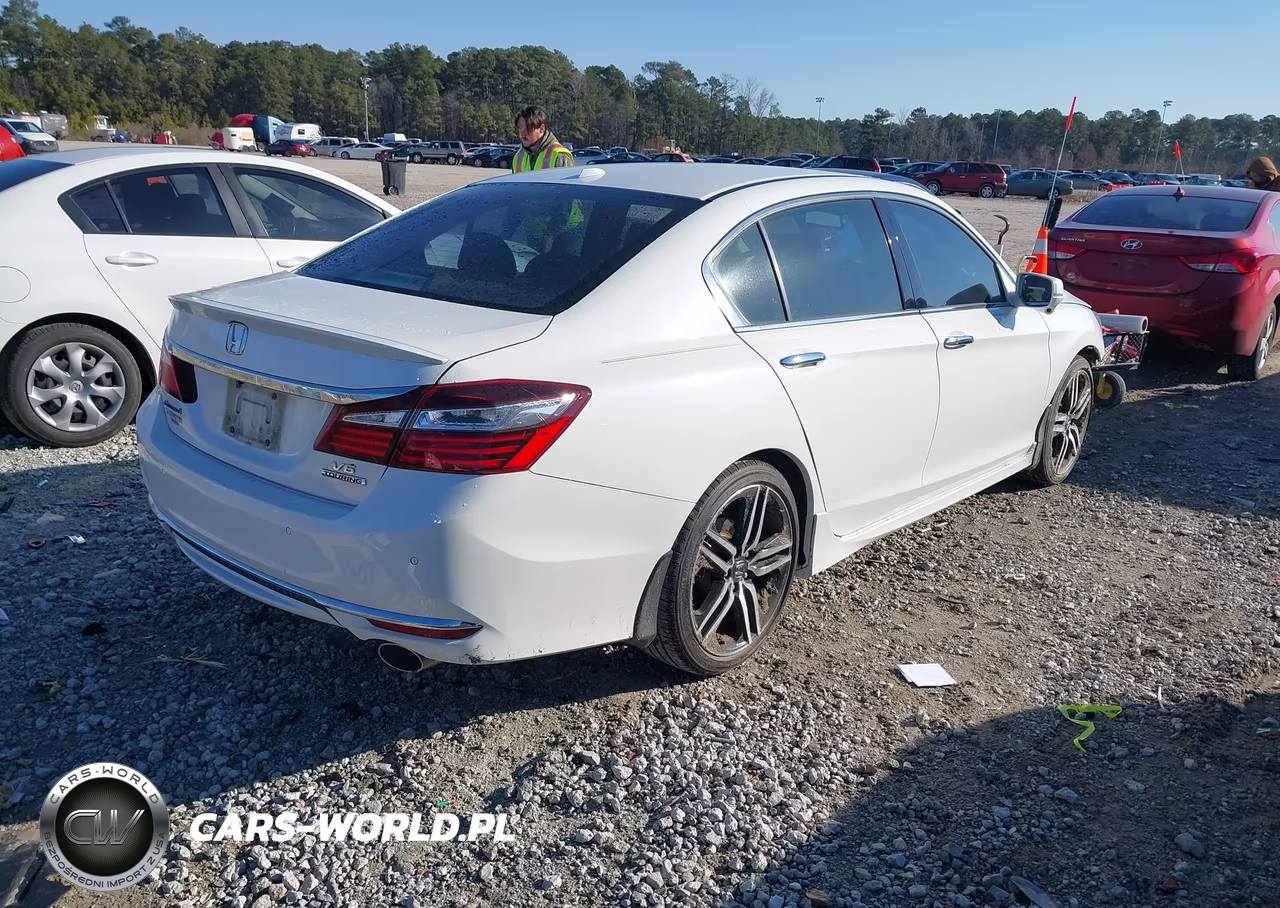 2017 Honda Accord Touring V6 VIN:1HGCR3F9XHA011816 - 4