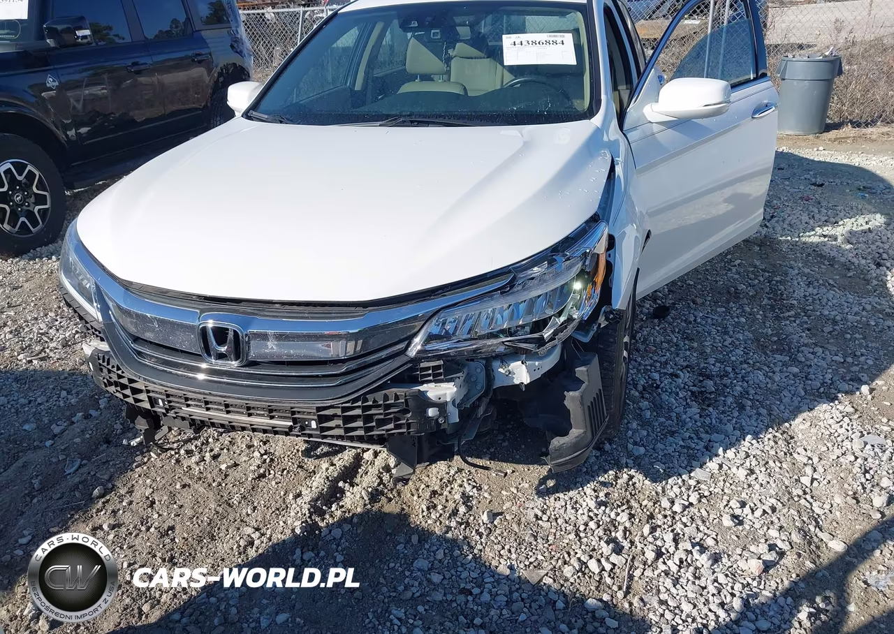 2017 Honda Accord Touring V6 VIN:1HGCR3F9XHA011816 - 6