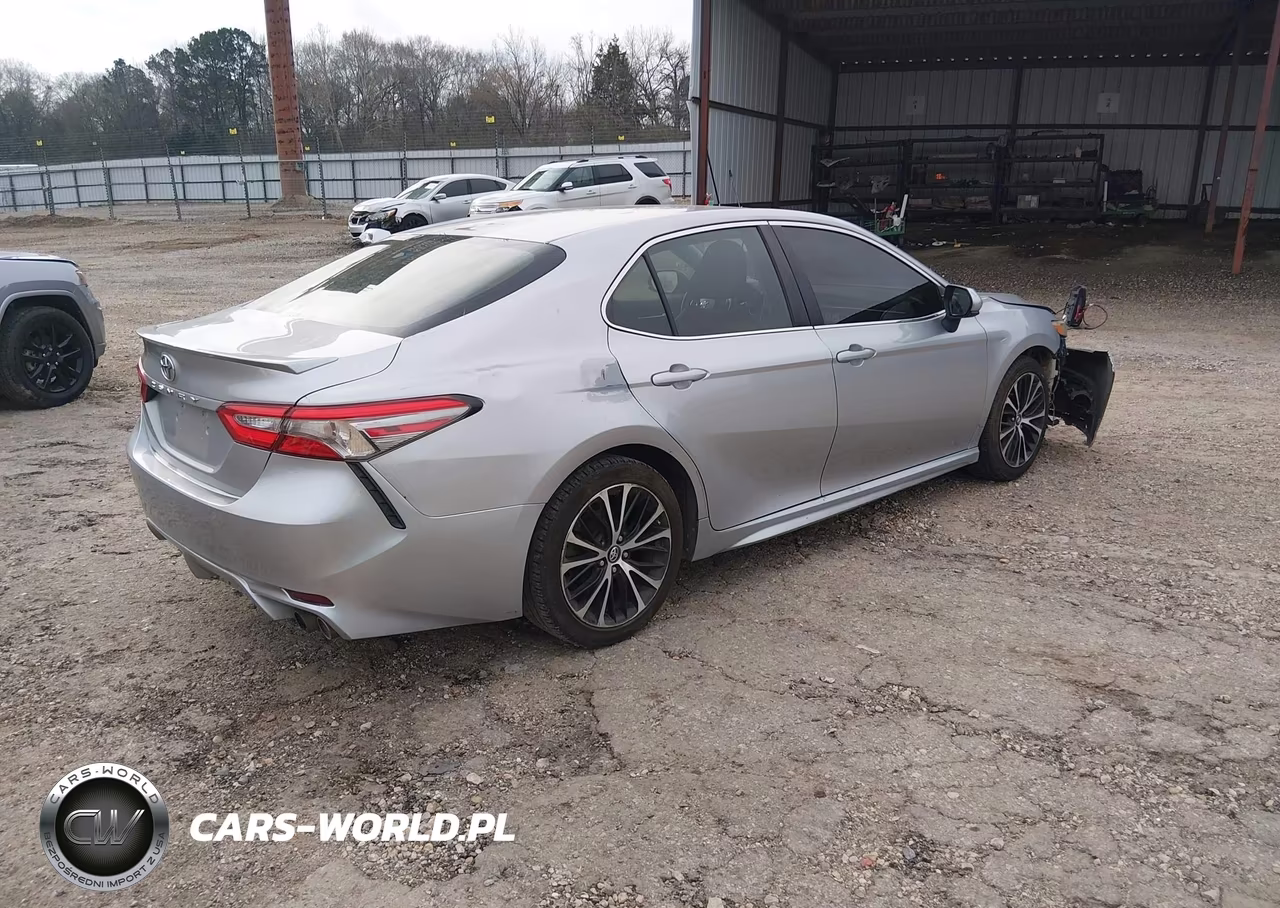 2018 Toyota Camry Se VIN:4T1B11HK1JU590782 - 4