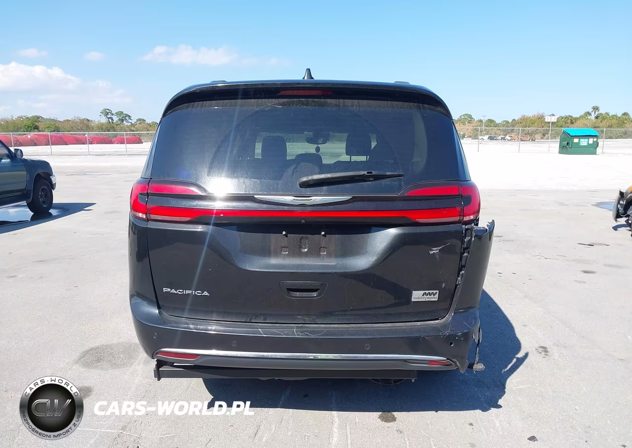 2021 Chrysler Pacifica Touring L VIN:2C4RC1BG8MR592256 - 16