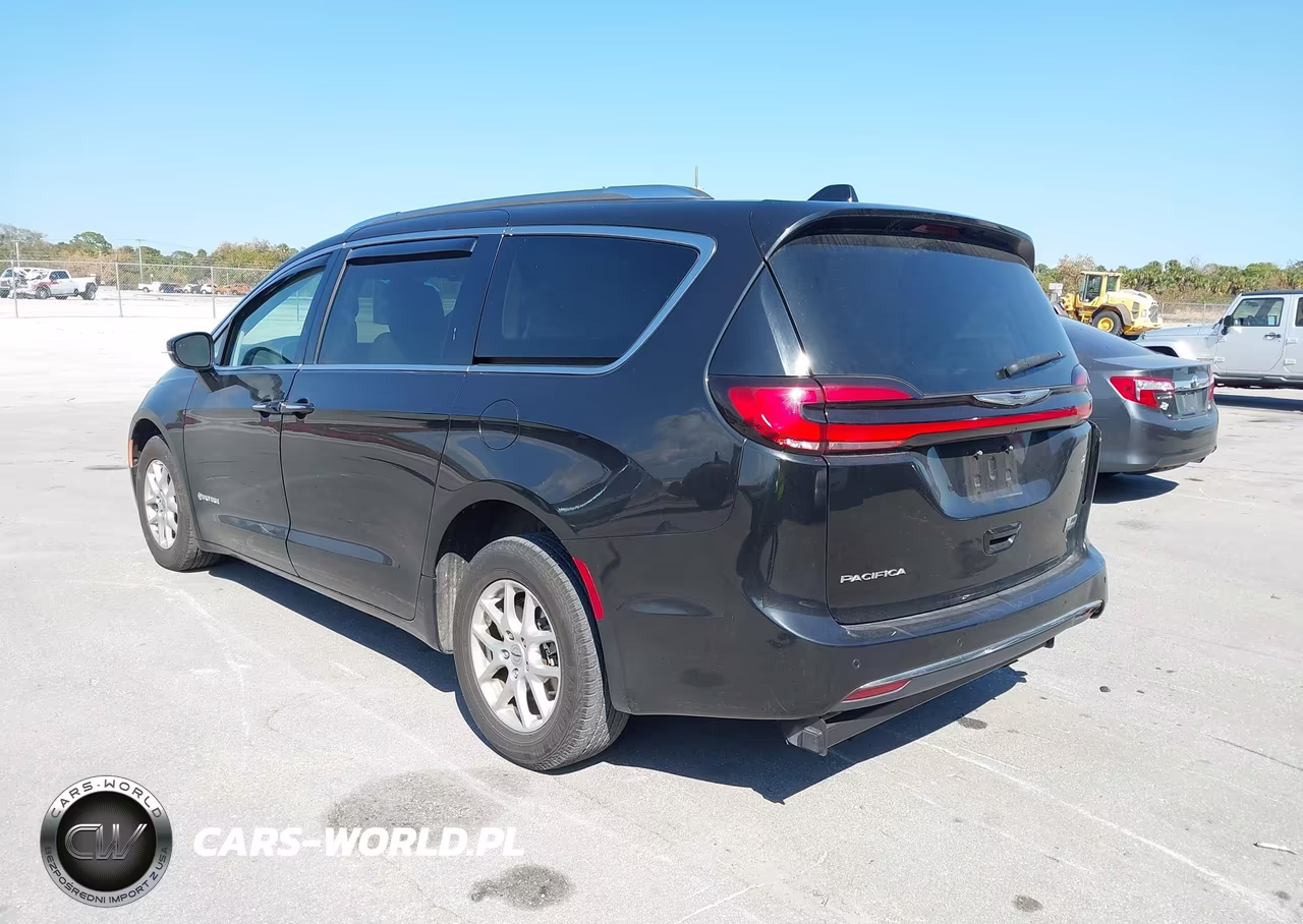 2021 Chrysler Pacifica Touring L VIN:2C4RC1BG8MR592256 - 3