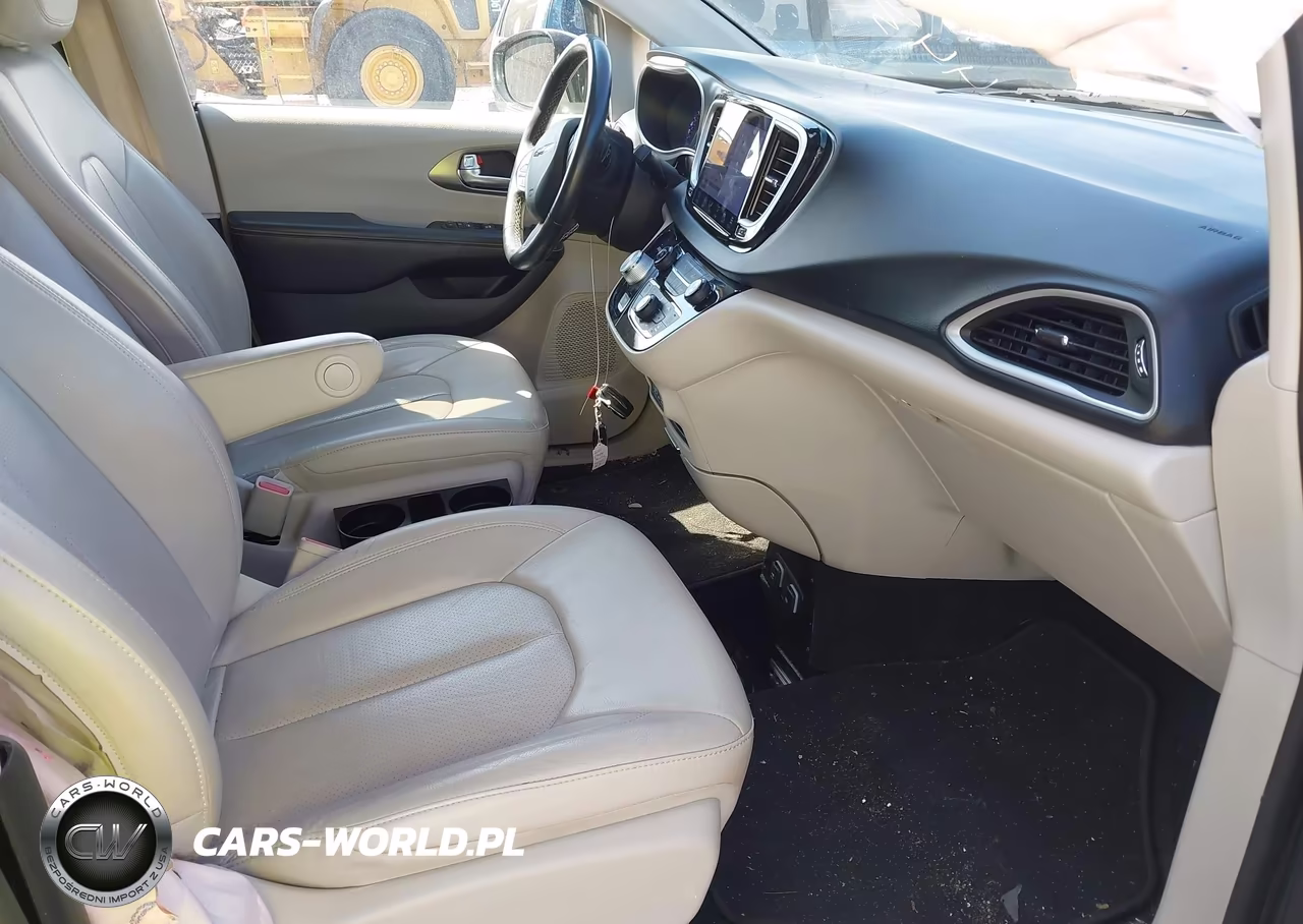 2021 Chrysler Pacifica Touring L VIN:2C4RC1BG8MR592256 - 5