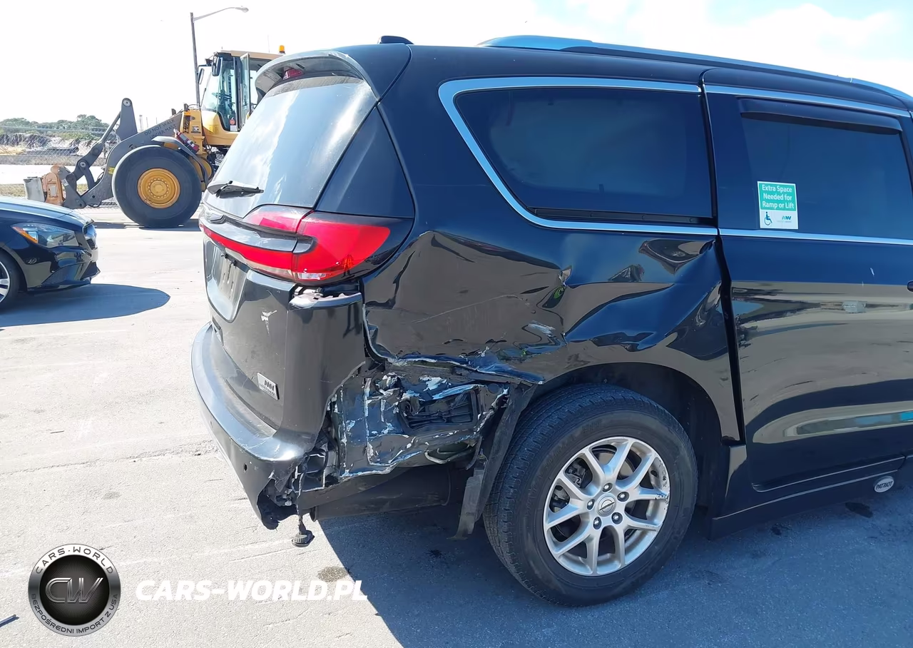 2021 Chrysler Pacifica Touring L VIN:2C4RC1BG8MR592256 - 6