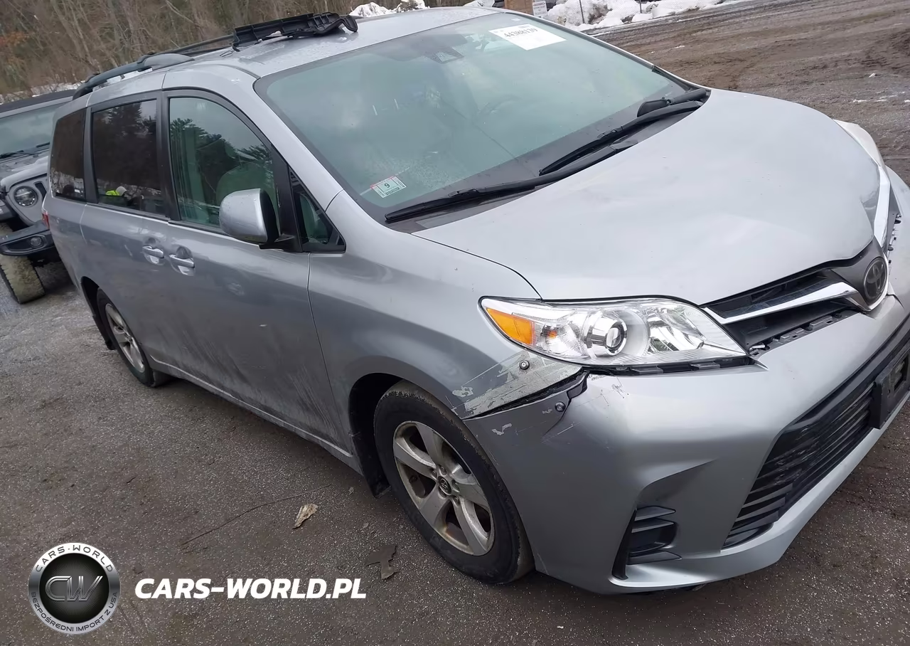 2018 Toyota Sienna Le 8 Passenger