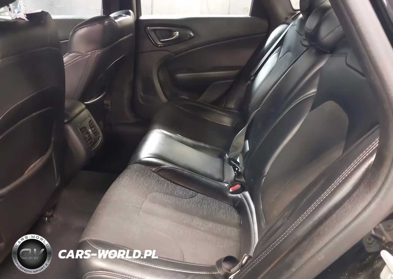 2015 Chrysler 200 S VIN:1C3CCCBB0FN614406 - 8