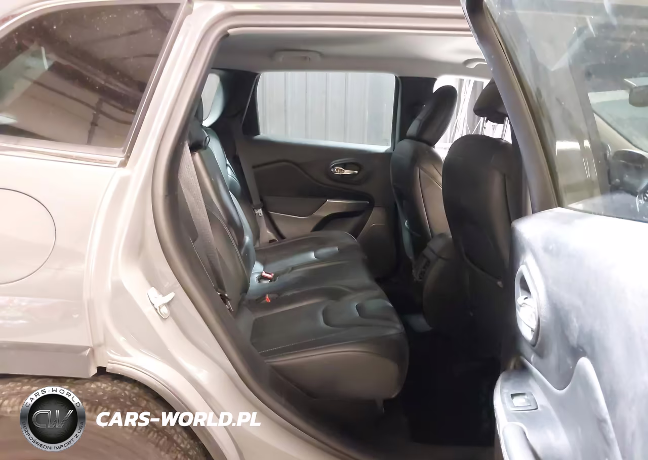 2021 Jeep Cherokee Latitude Lux 4X4 VIN:1C4PJMMX0MD209876 - 8