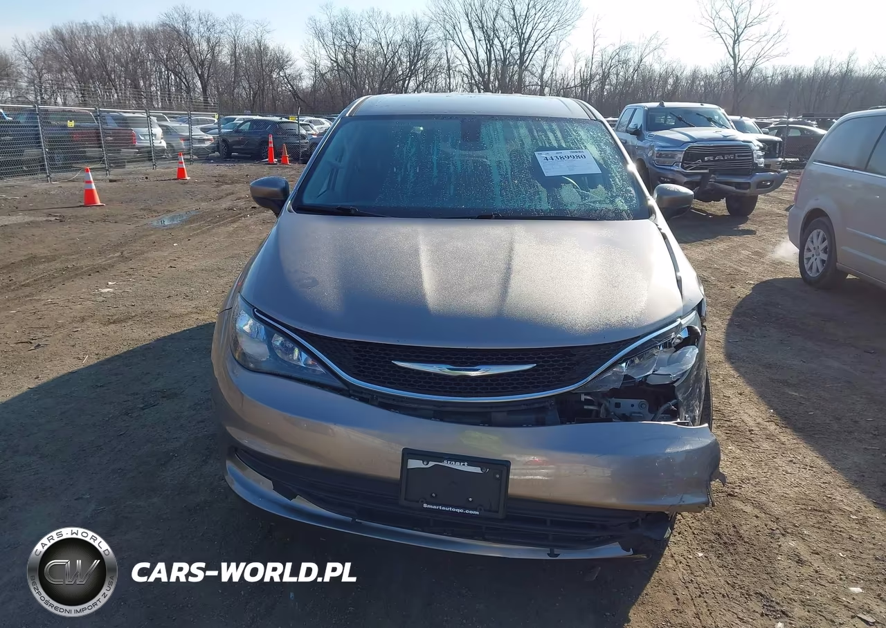 2017 Chrysler Pacifica Touring VIN:2C4RC1DG4HR553182 - 12