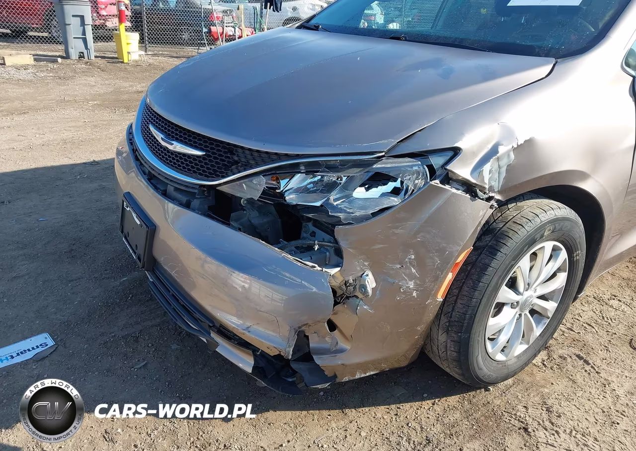 2017 Chrysler Pacifica Touring VIN:2C4RC1DG4HR553182 - 6