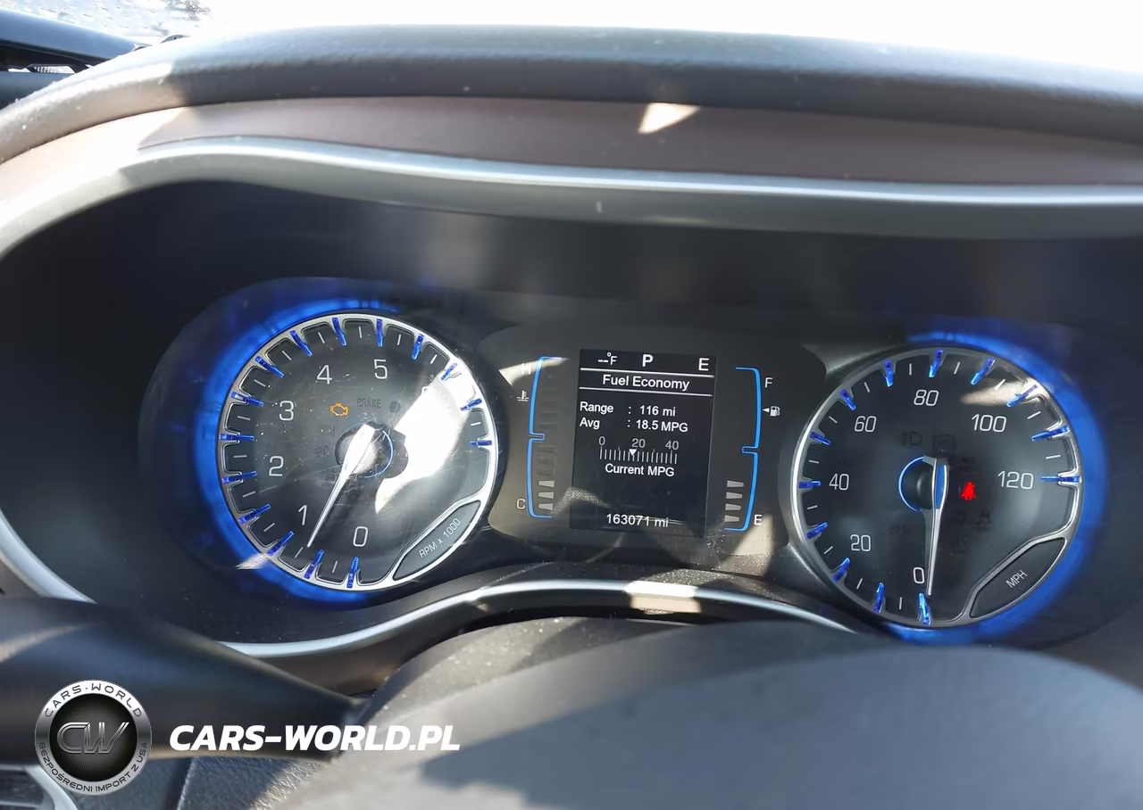 2017 Chrysler Pacifica Touring VIN:2C4RC1DG4HR553182 - 7