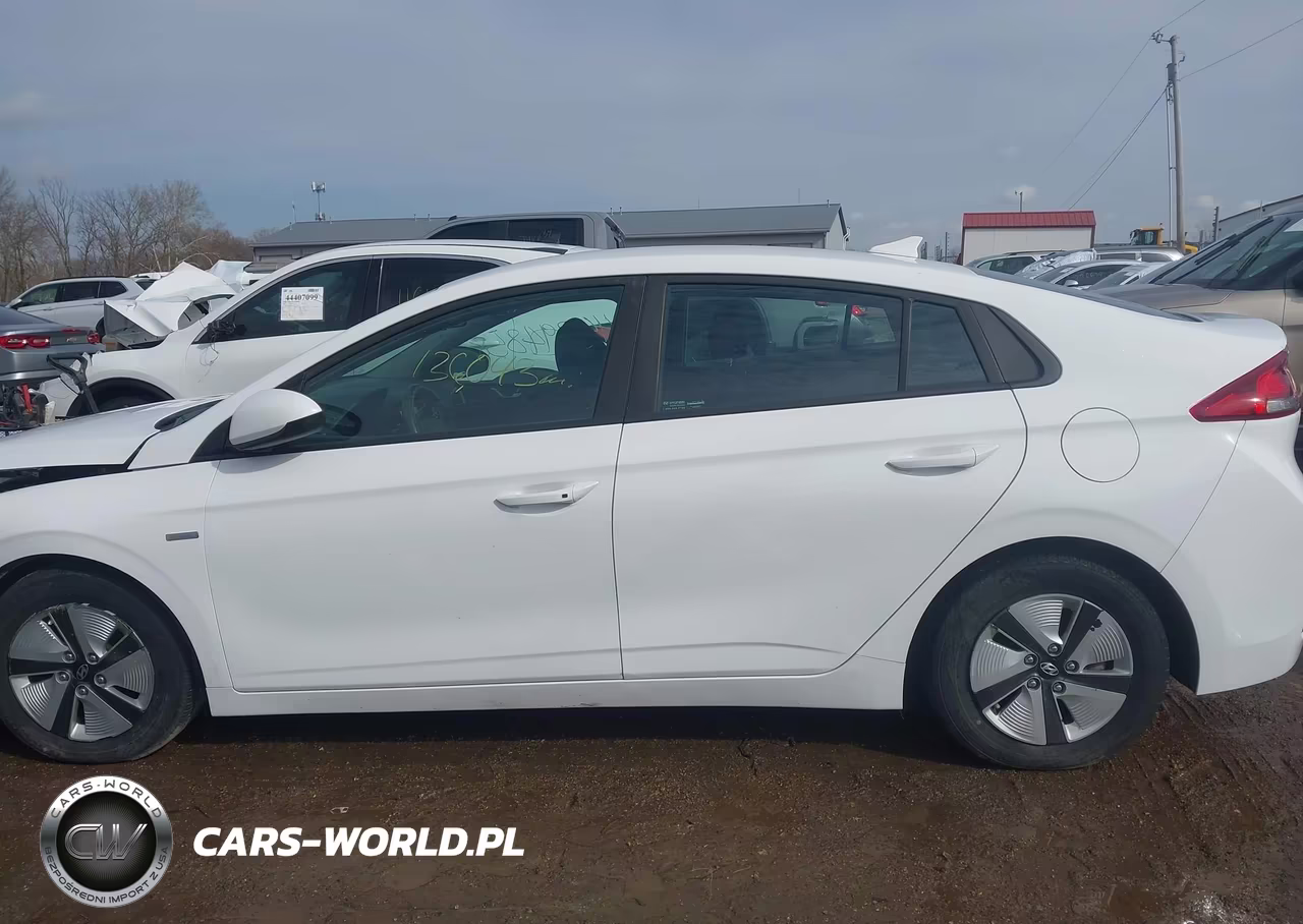 2018 Hyundai Ioniq Hybrid Blue VIN:KMHC65LC8JU076229 - 15