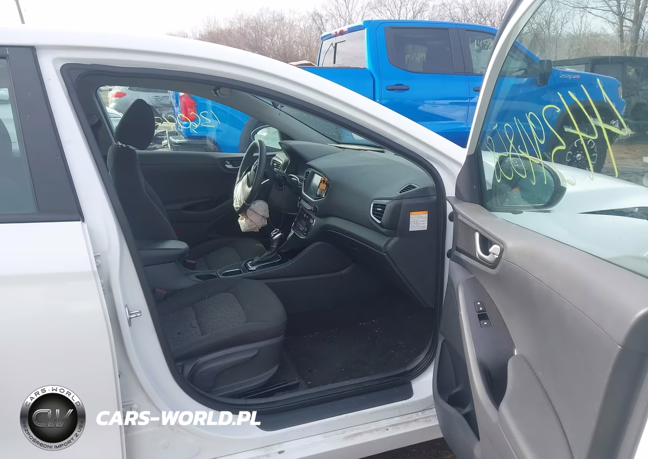 2018 Hyundai Ioniq Hybrid Blue VIN:KMHC65LC8JU076229 - 5