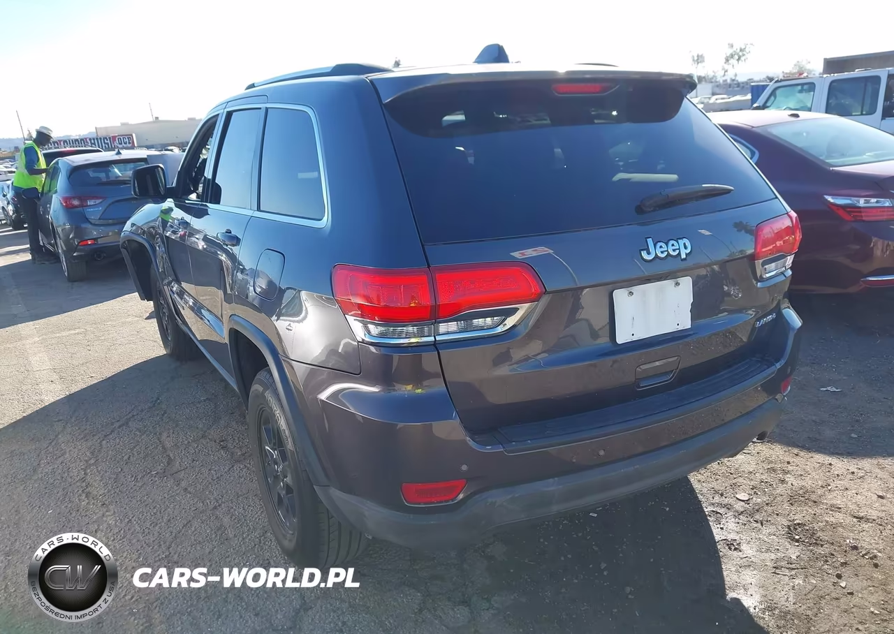2017 Jeep Grand Cherokee Laredo 4X2 VIN:1C4RJEAG3HC678779 - 3
