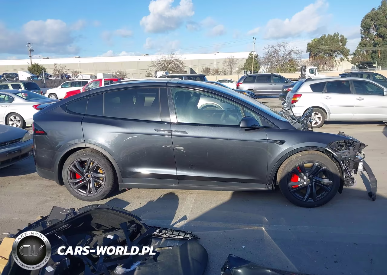 2026 Tesla Model X Plaid VIN:7SAXCBE63TF477867 - 13