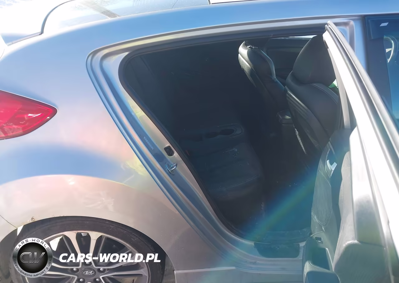 2016 Hyundai Veloster Turbo VIN:KMHTC6AE5GU264802 - 8