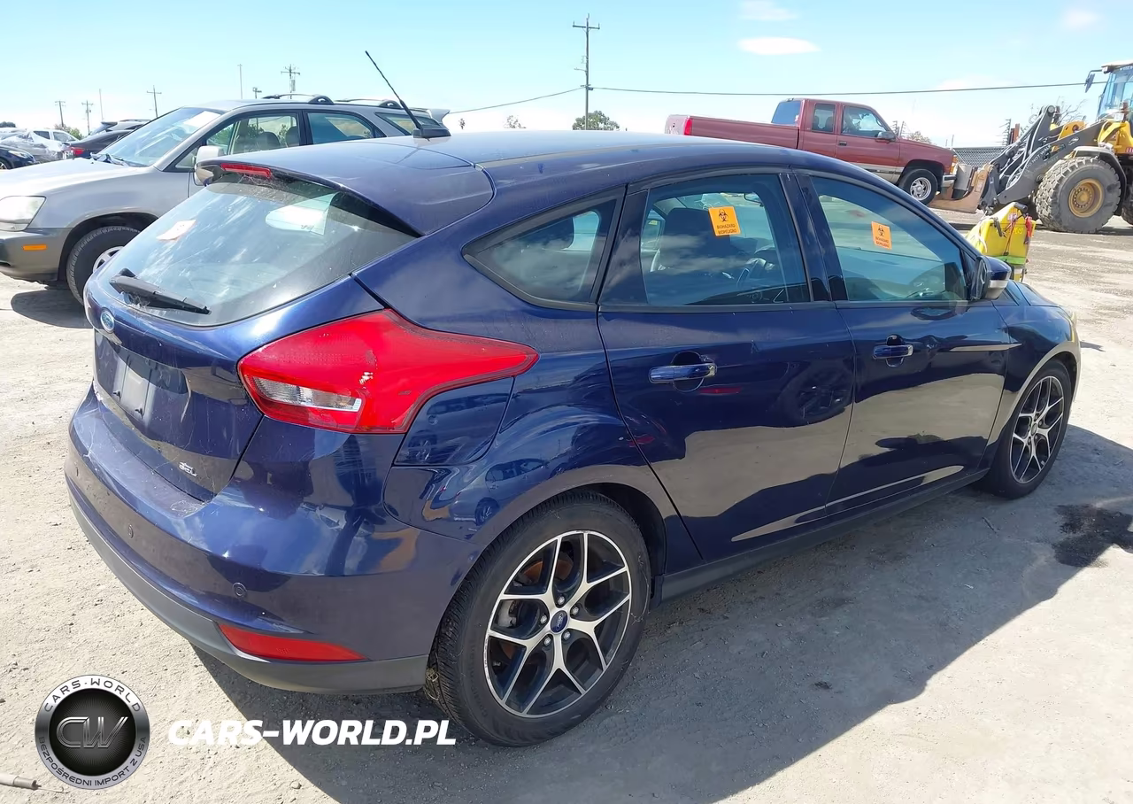 2017 Ford Focus Sel VIN:1FADP3M2XHL211524 - 4