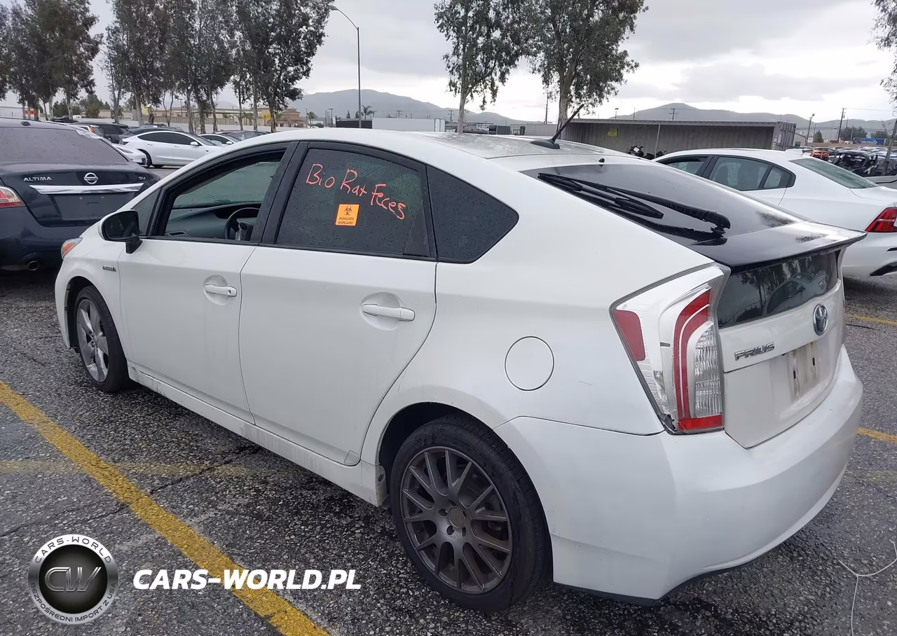 2013 Toyota Prius Five VIN:JTDKN3DU8D1696700 - 3