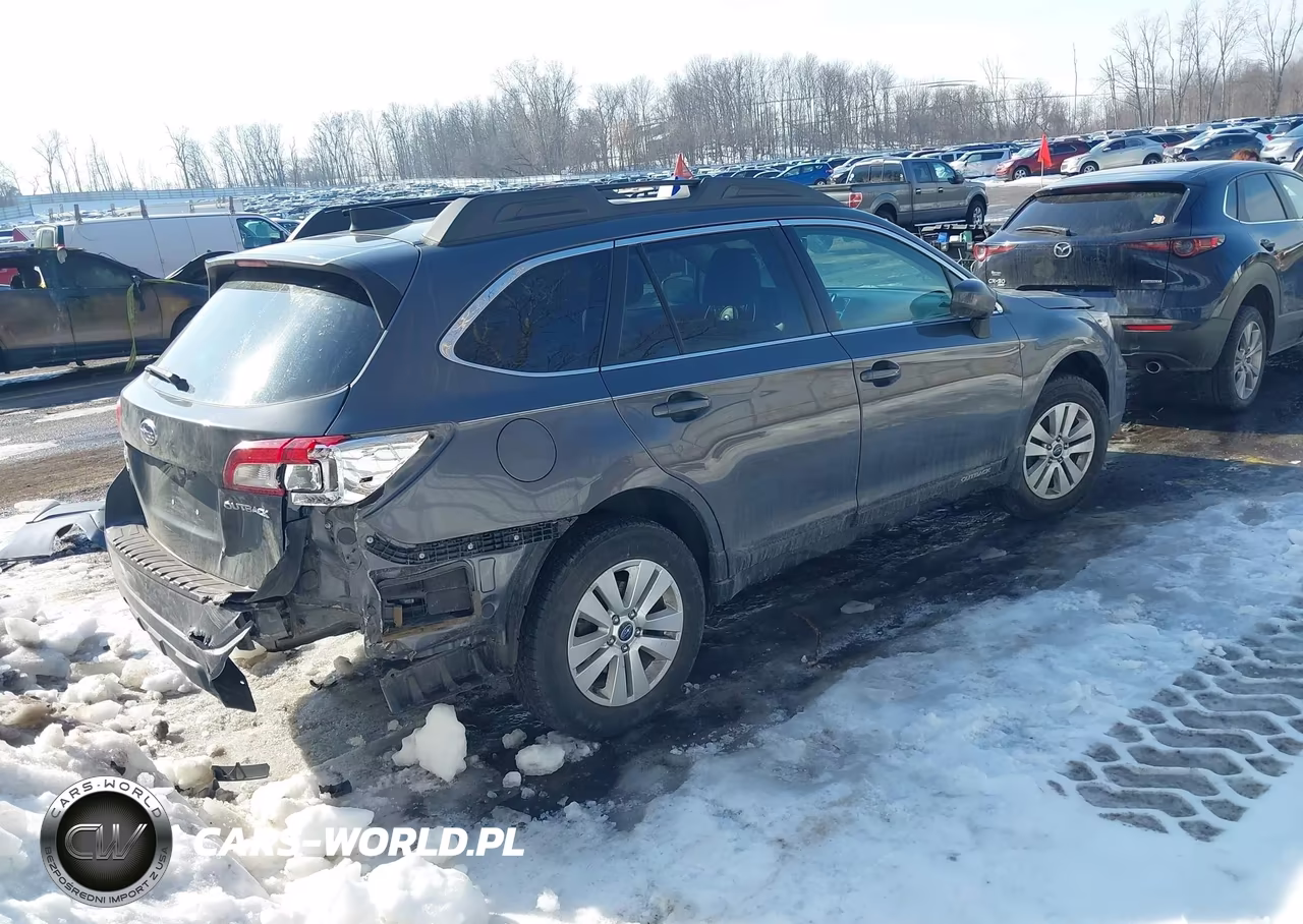 2018 Subaru Outback 2.5I Premium VIN:4S4BSACC3J3348580 - 4