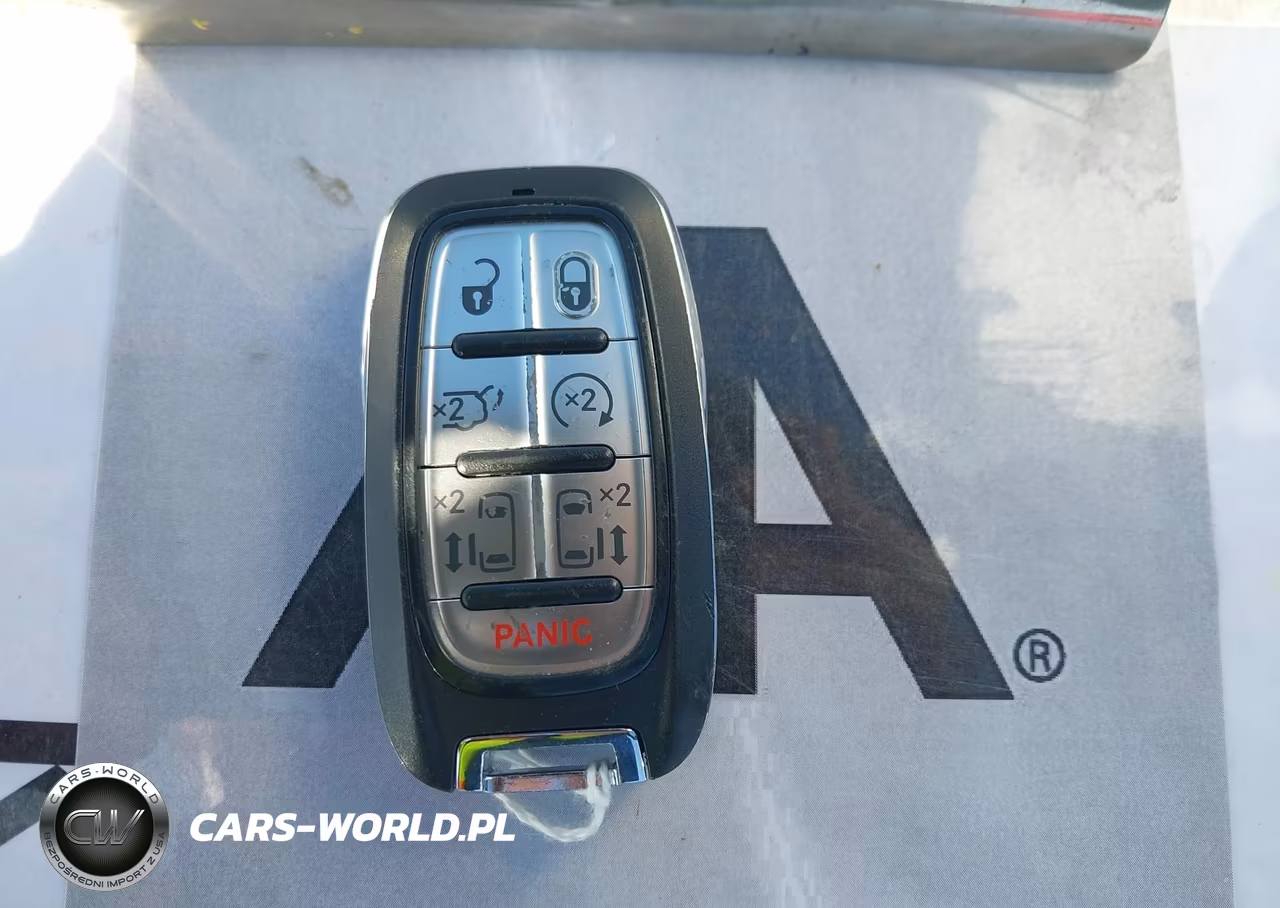 2021 Chrysler Pacifica Hybrid Touring L VIN:2C4RC1L71MR599242 - 11