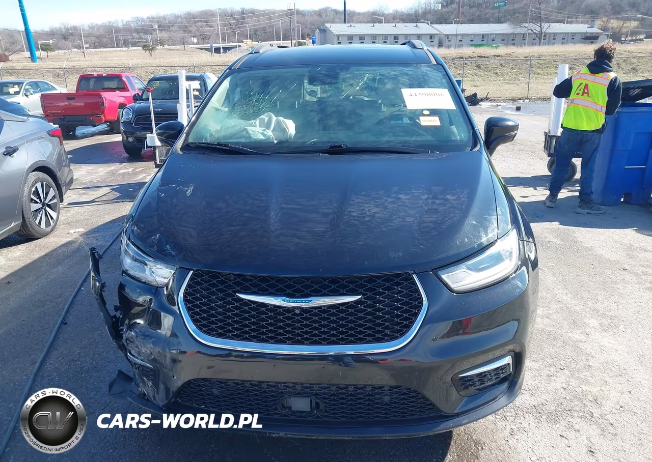 2021 Chrysler Pacifica Hybrid Touring L VIN:2C4RC1L71MR599242 - 12