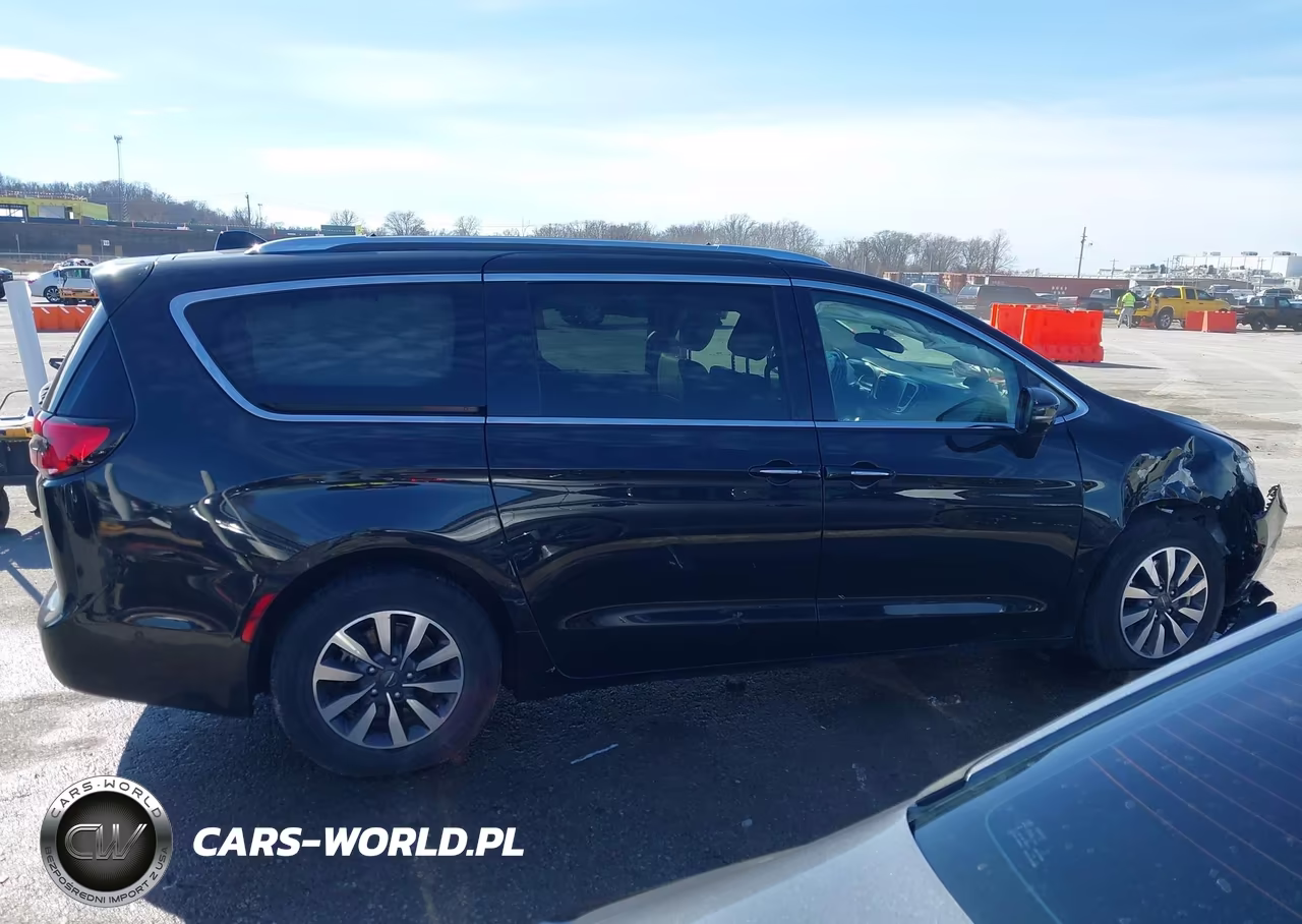 2021 Chrysler Pacifica Hybrid Touring L VIN:2C4RC1L71MR599242 - 13
