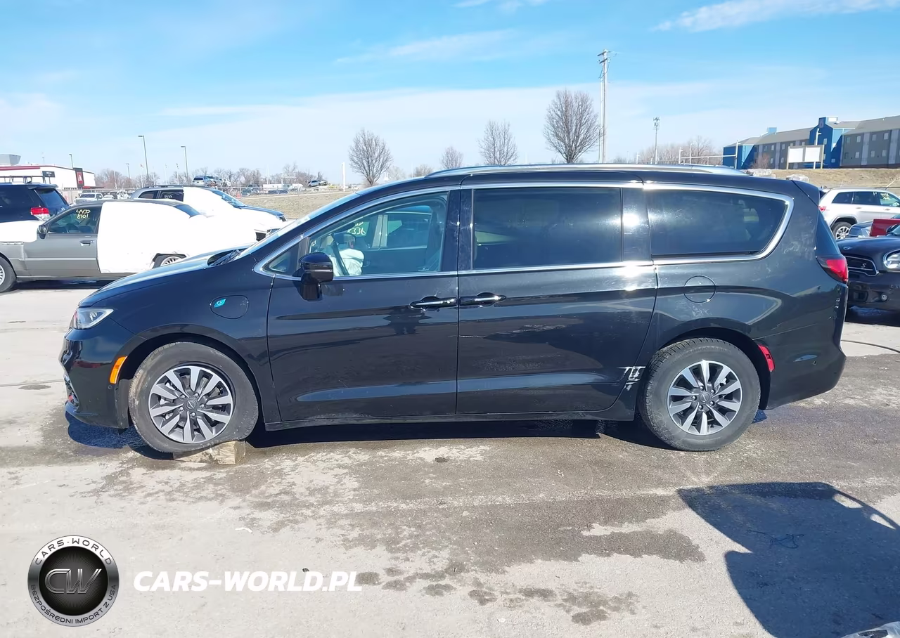 2021 Chrysler Pacifica Hybrid Touring L VIN:2C4RC1L71MR599242 - 14