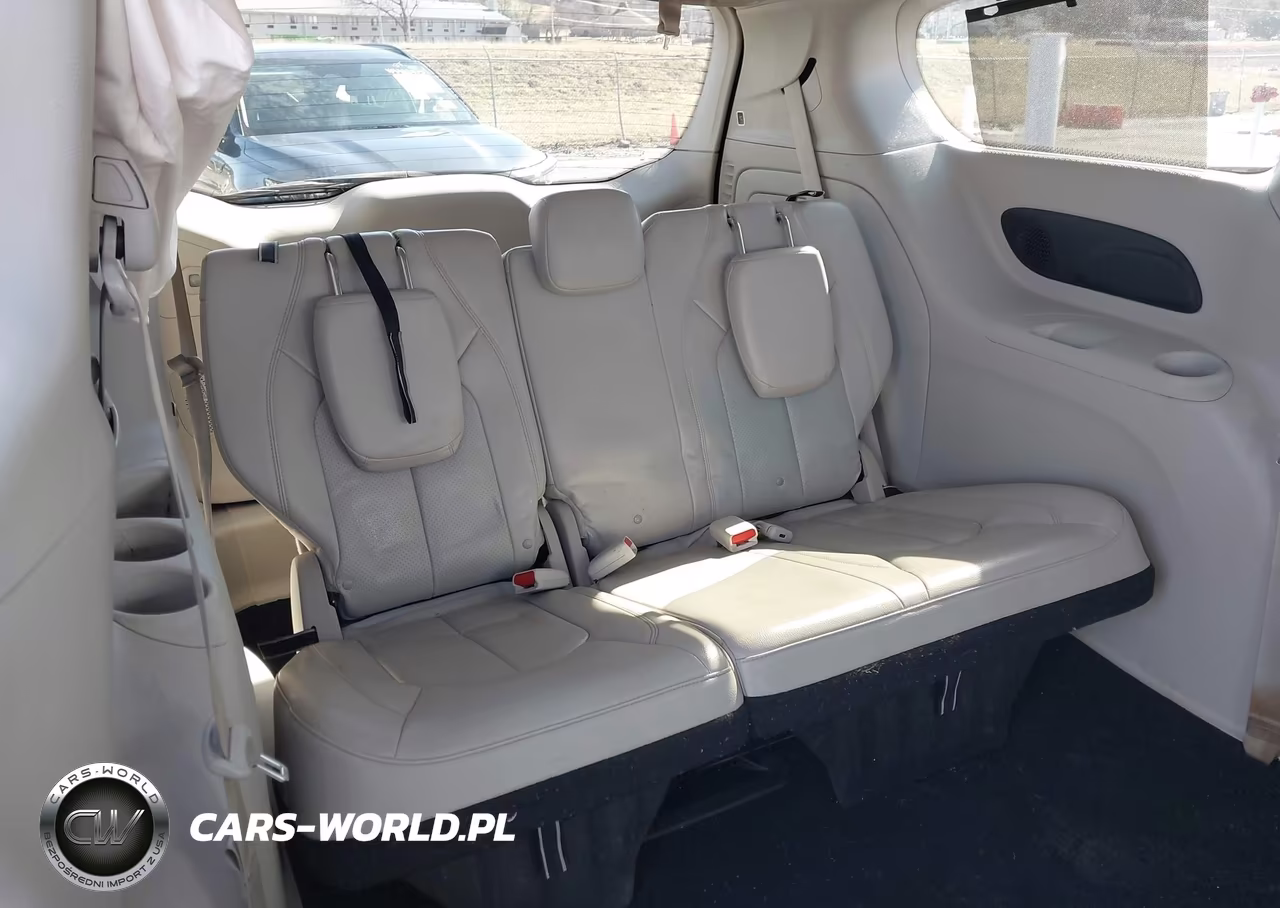 2021 Chrysler Pacifica Hybrid Touring L VIN:2C4RC1L71MR599242 - 17