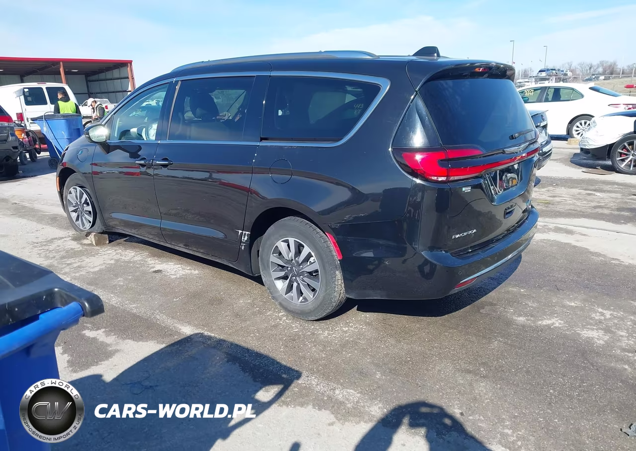 2021 Chrysler Pacifica Hybrid Touring L VIN:2C4RC1L71MR599242 - 3