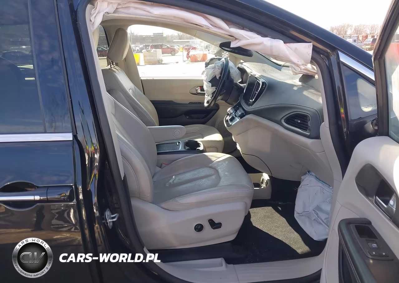 2021 Chrysler Pacifica Hybrid Touring L VIN:2C4RC1L71MR599242 - 5