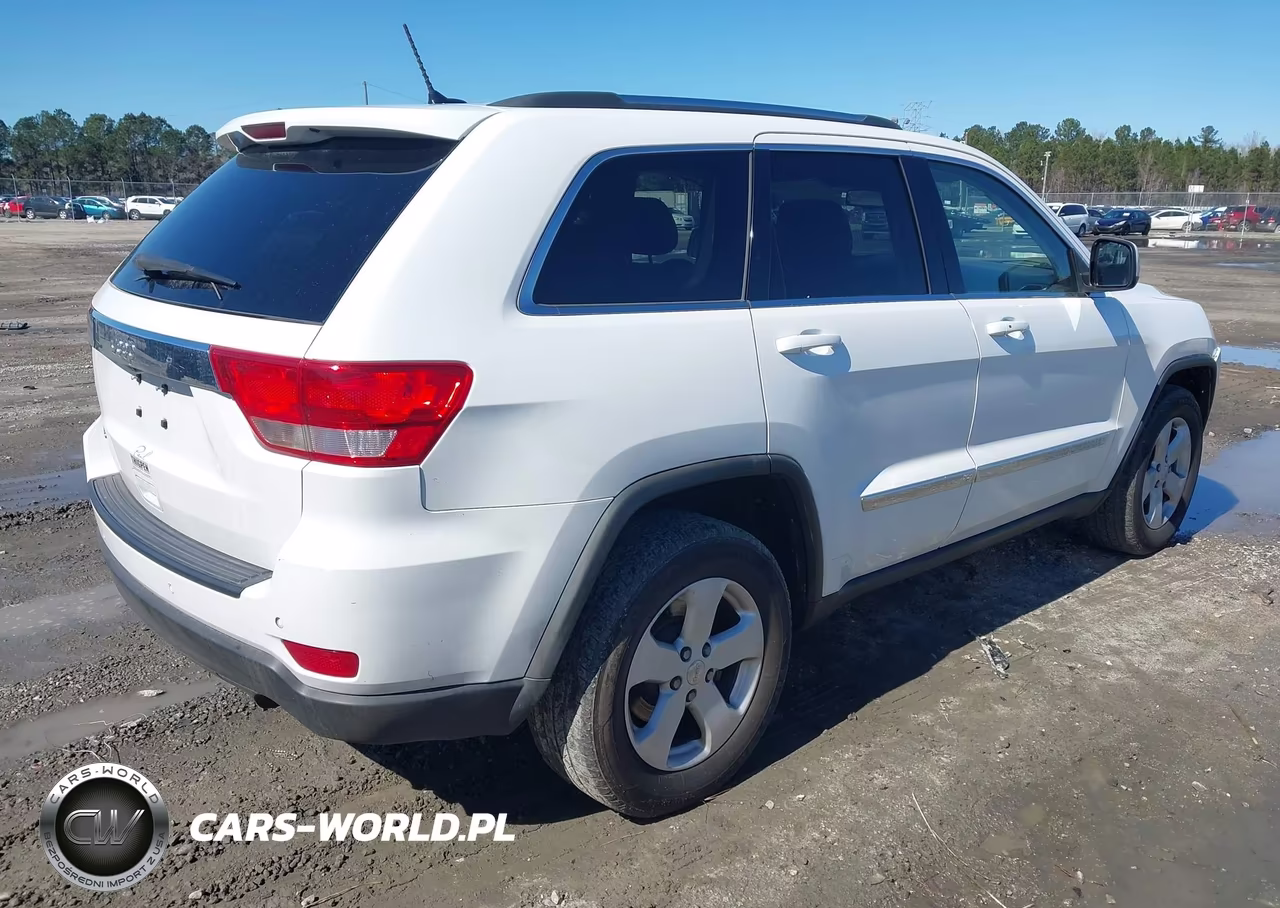 2013 Jeep Grand Cherokee Laredo VIN:1C4RJEAGXDC520420 - 4