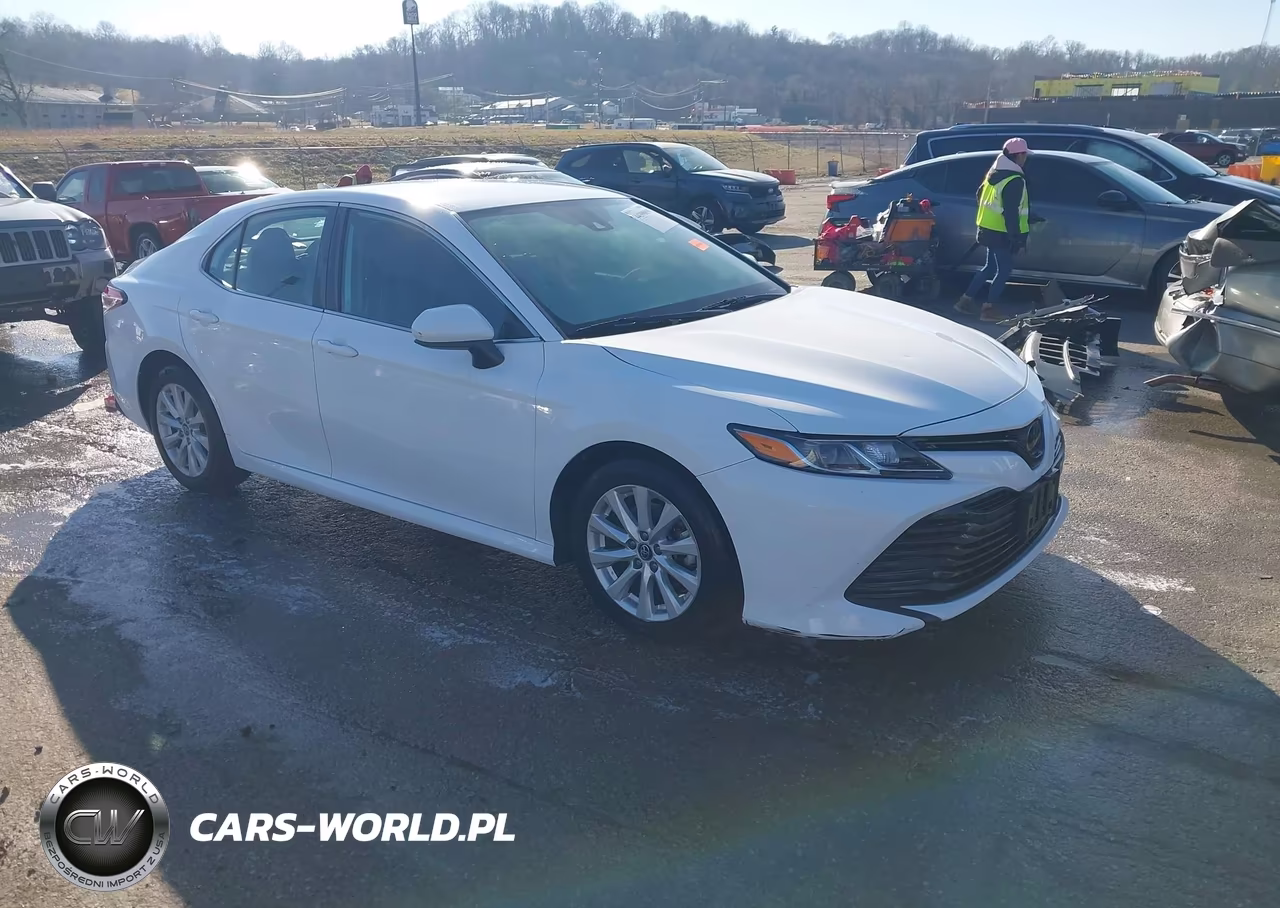 2020 Toyota Camry Le – zdjęcie 1 z 19