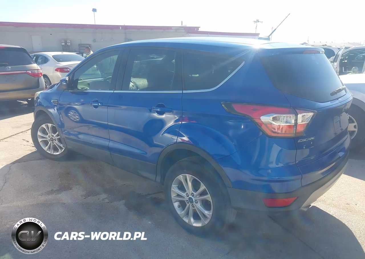 2017 Ford Escape Se VIN:1FMCU0GD2HUB15192 - 3