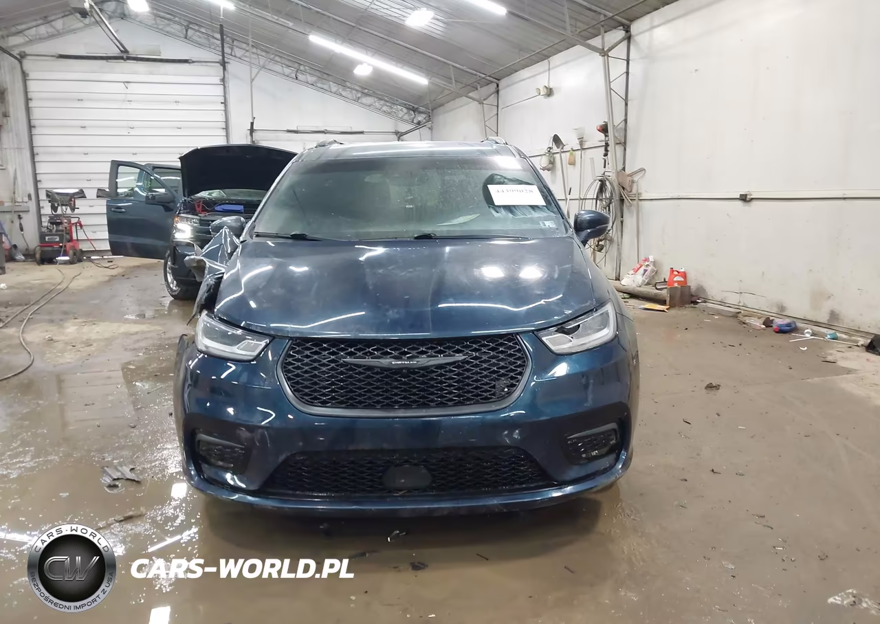 2021 Chrysler Pacifica Touring VIN:2C4RC1FG0MR593315 - 12