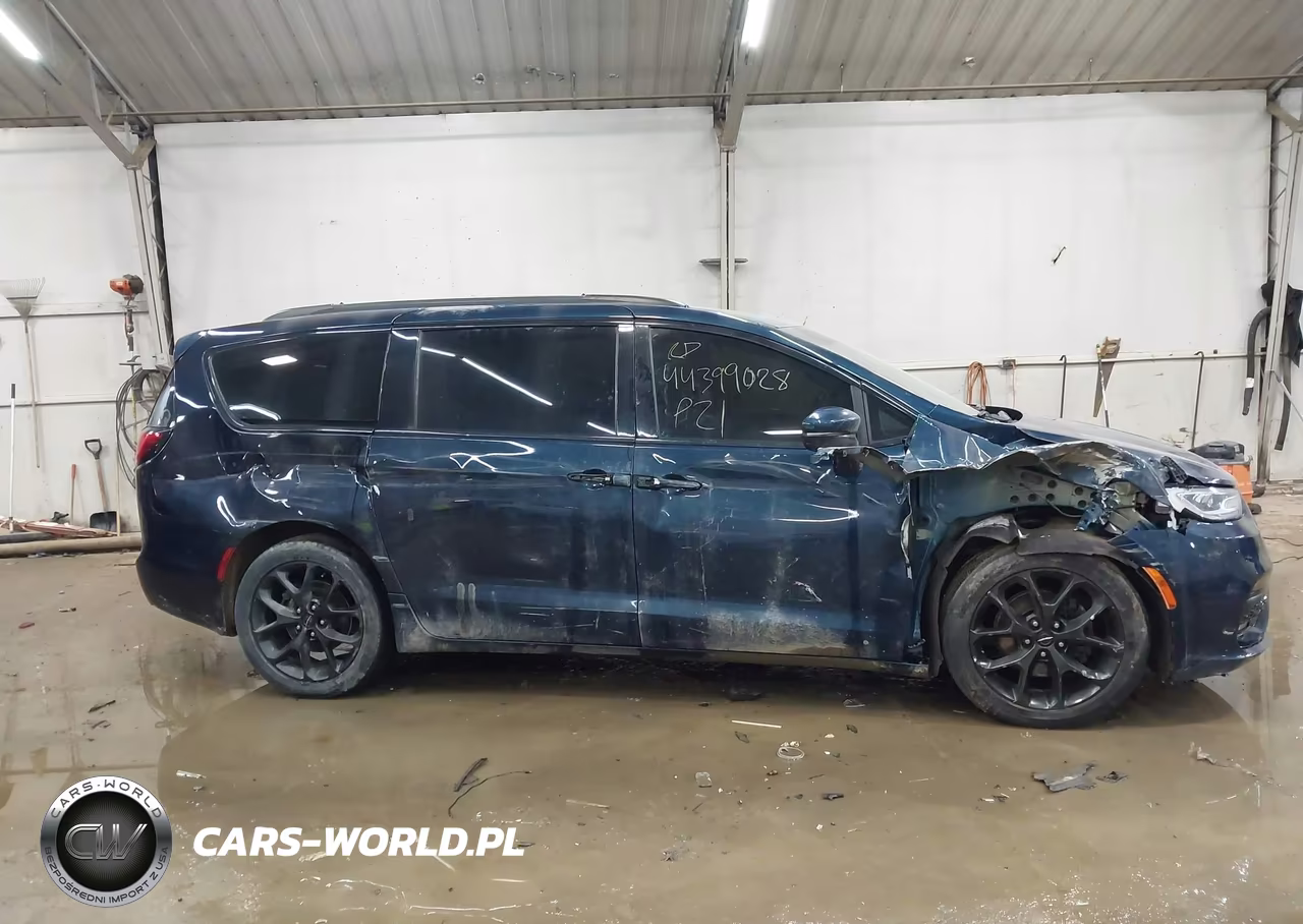 2021 Chrysler Pacifica Touring VIN:2C4RC1FG0MR593315 - 13