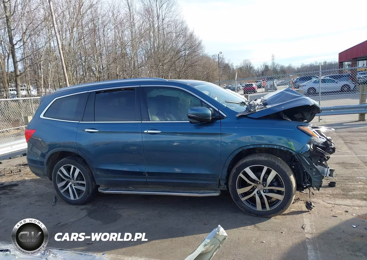 2018 Honda Pilot Touring VIN:5FNYF5H99JB004357 - 12