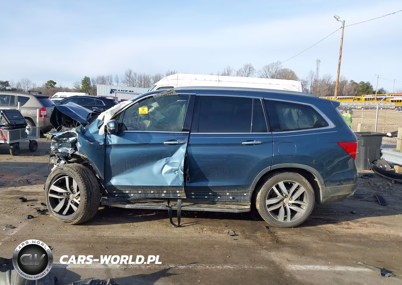 2018 Honda Pilot Touring VIN:5FNYF5H99JB004357 - 13