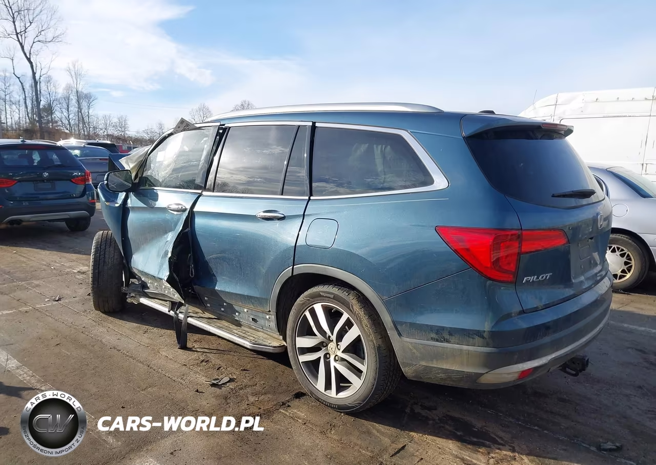 2018 Honda Pilot Touring VIN:5FNYF5H99JB004357 - 3