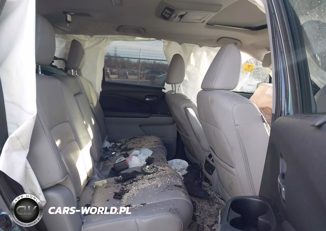 2018 Honda Pilot Touring VIN:5FNYF5H99JB004357 - 8