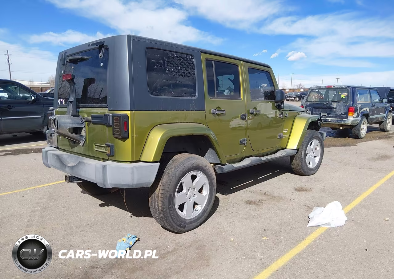 2007 Jeep Wrangler Unlimited Sahara VIN:1J4GA59137L118356 - 4