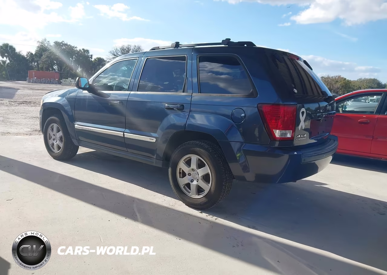 2010 Jeep Grand Cherokee Laredo VIN:1J4PR4GKXAC120403 - 3