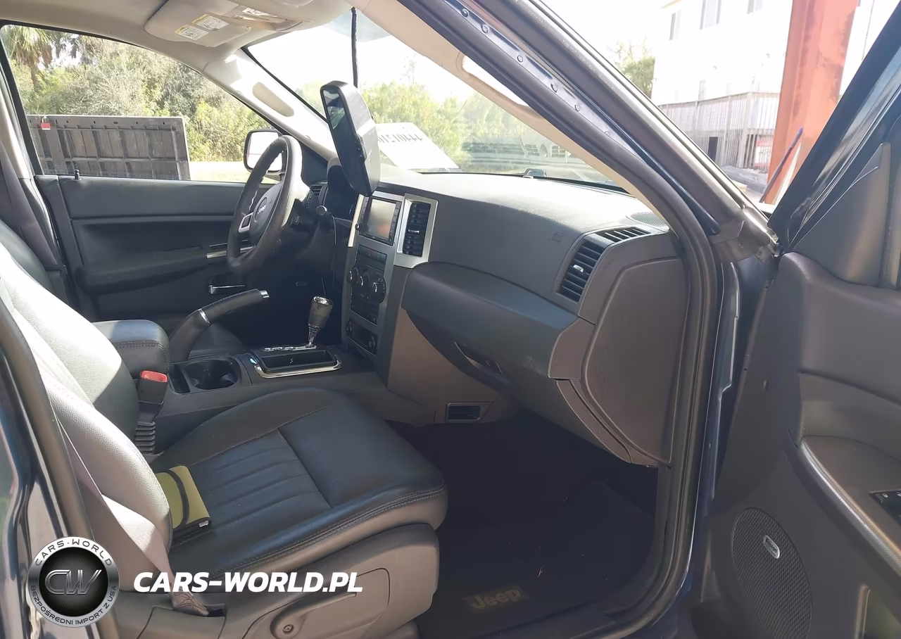 2010 Jeep Grand Cherokee Laredo VIN:1J4PR4GKXAC120403 - 5
