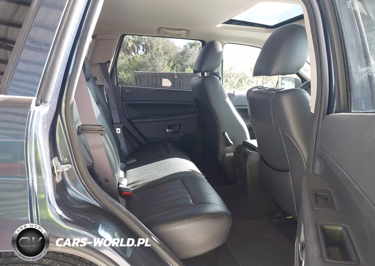 2010 Jeep Grand Cherokee Laredo VIN:1J4PR4GKXAC120403 - 8