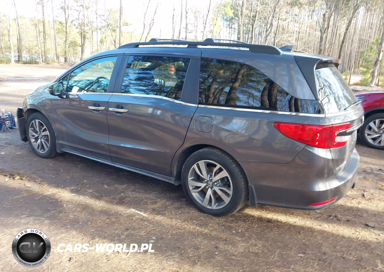2023 Honda Odyssey Touring VIN:5FNRL6H87PB005588 - 3