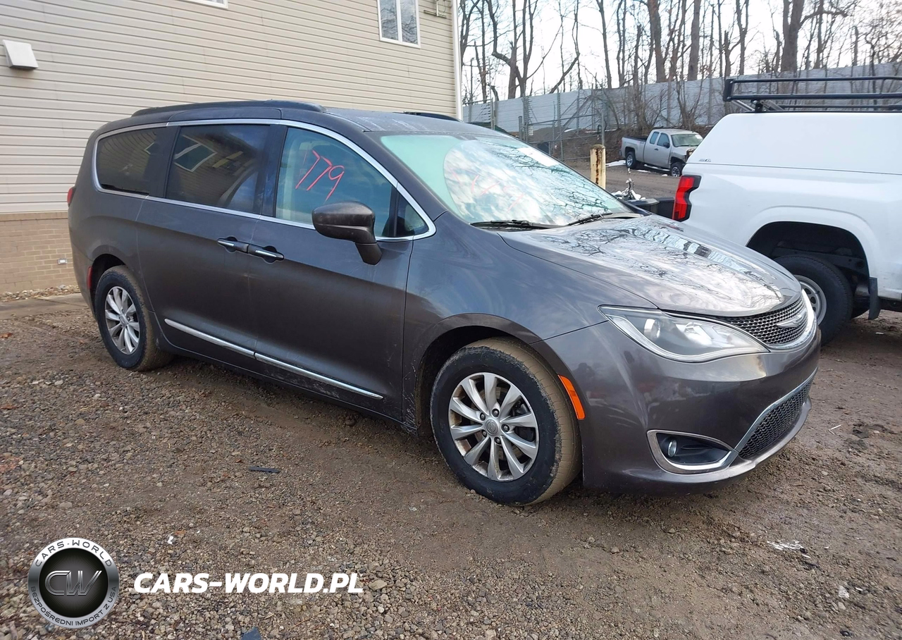 2017 Chrysler Pacifica Touring-L
