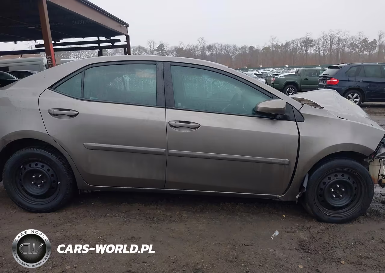 2017 Toyota Corolla Le VIN:2T1BURHE8HC930585 - 13