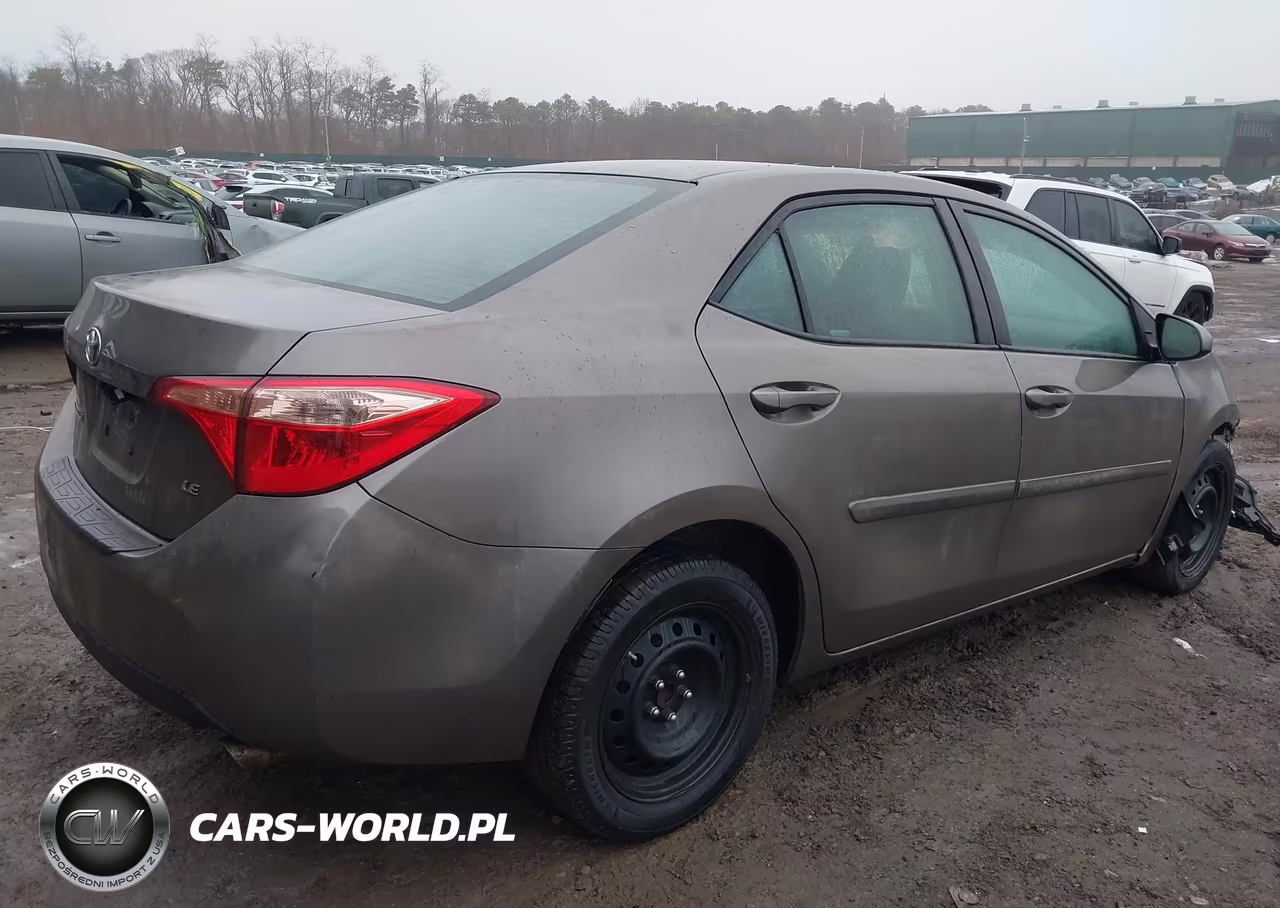 2017 Toyota Corolla Le VIN:2T1BURHE8HC930585 - 4