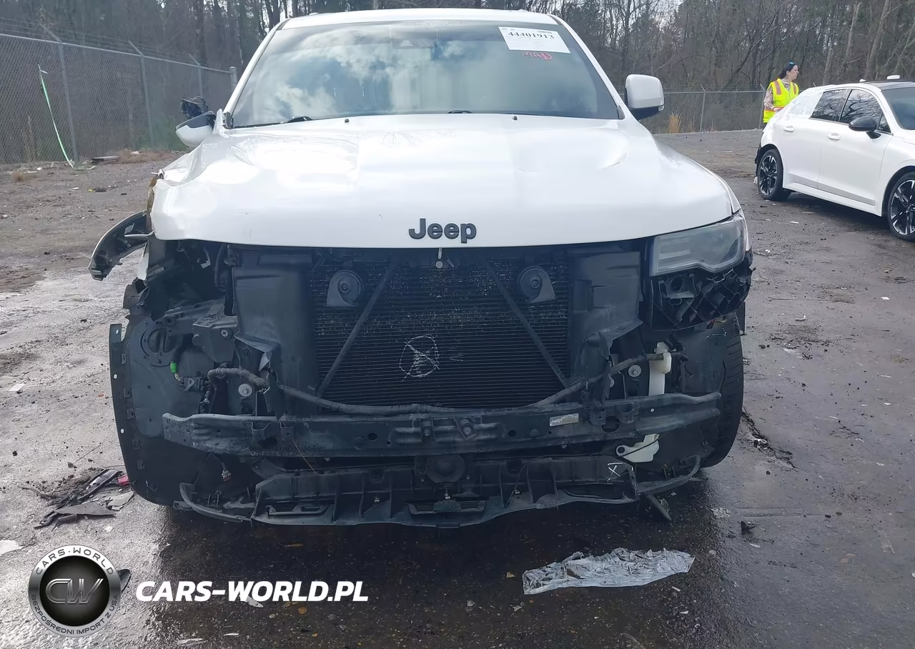 2019 Jeep Grand Cherokee Srt VIN:1C4RJFDJ8KC683979 - 18